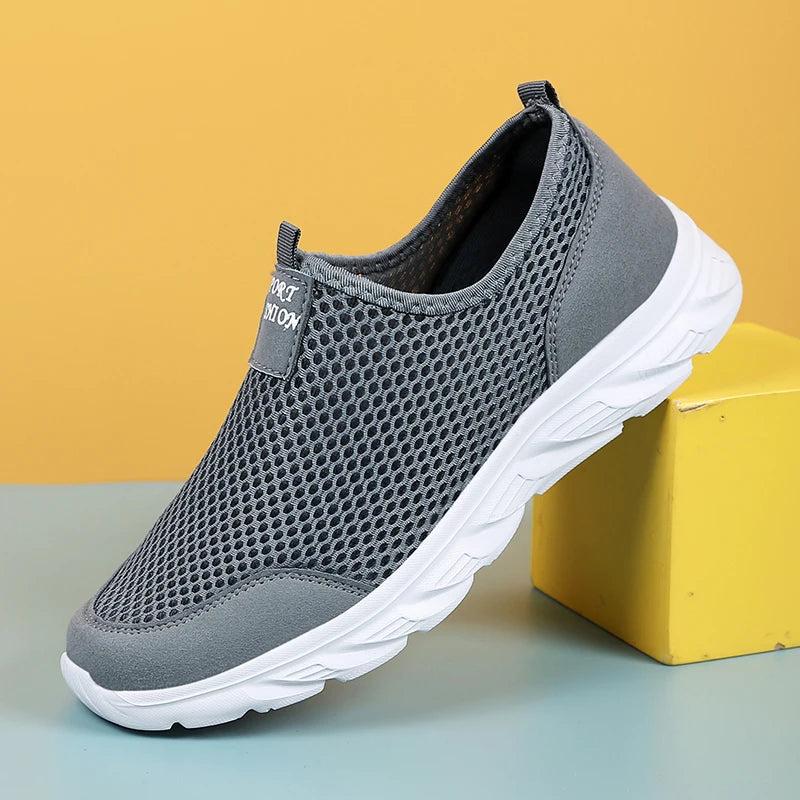 2026 Lightweight Men Casual Shoes Breathable Slip on Male Casual Sneakers Anti-slip Men's Flats Outdoor Walking Shoes Size 39-47